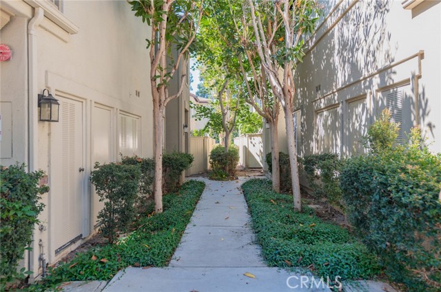 825 Yorkshire, Irvine CA: https://media.crmls.org/medias/bdbf70ad-af03-41b2-90aa-ac842bd1d36c.jpg