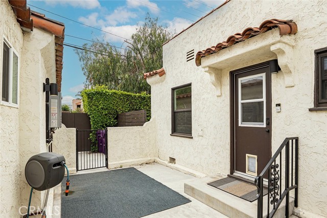 2200 Pine Avenue, Long Beach CA: https://media.crmls.org/medias/bdc05f3c-e2ad-407d-9763-0198792ba000.jpg