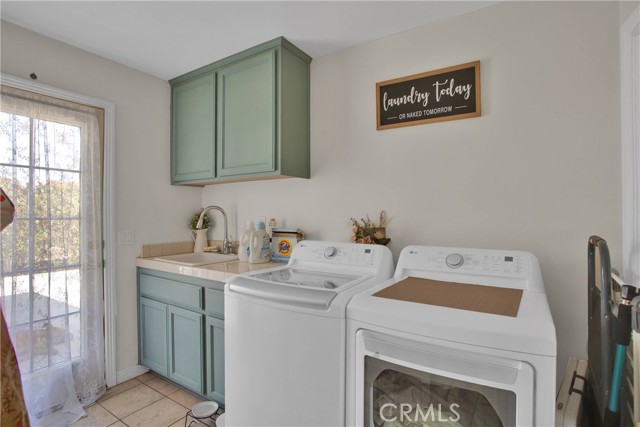 7330 Smoke Tree Road, Phelan CA: https://media.crmls.org/medias/bdc0fd10-1aee-4374-976b-6c6ec397a16b.jpg