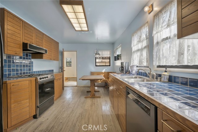 Detail Gallery Image 3 of 59 For 357 Vine St, Glendale,  CA 91204 - – Beds | – Baths