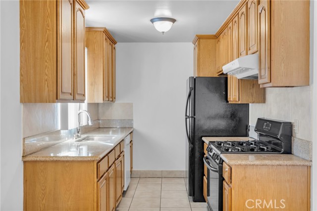 Detail Gallery Image 5 of 11 For 12921 Oxnard St #5,  Van Nuys,  CA 91401 - 2 Beds | 1/1 Baths