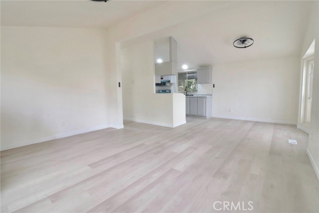 Detail Gallery Image 2 of 18 For 250 N Linden Ave #9,  Rialto,  CA 92376 - 2 Beds | 2 Baths