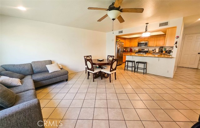 Detail Gallery Image 5 of 37 For 1337 W Latham, Hemet,  CA 92543 - 3 Beds | 2/1 Baths