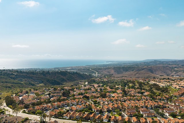206 Gurrego, San Clemente CA: https://media.crmls.org/medias/bdc568dc-cf27-497b-9ef8-43d42dbc2ca6.jpg