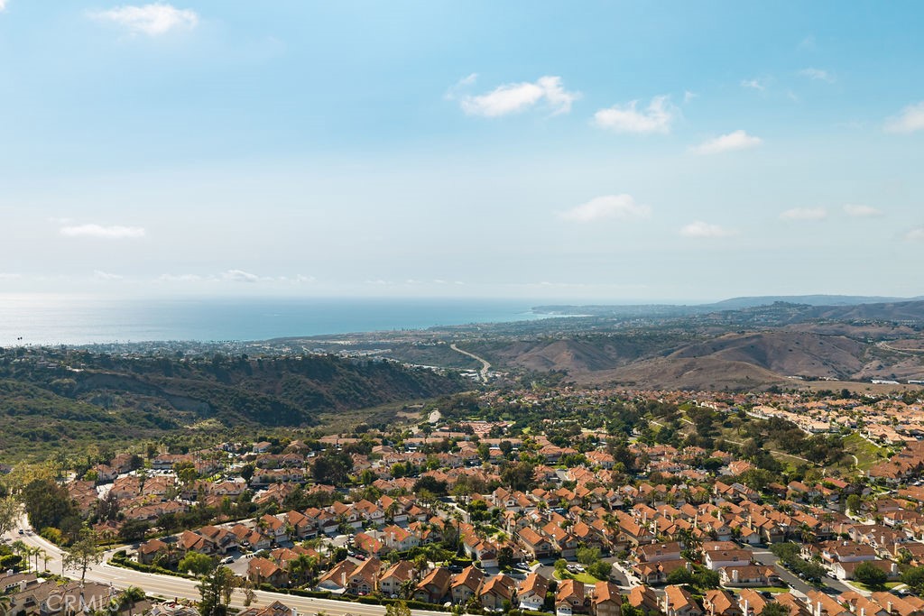 https://media.crmls.org/medias/bdc568dc-cf27-497b-9ef8-43d42dbc2ca6.jpg?preset=X-Large