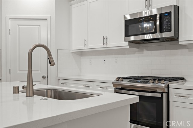 Detail Gallery Image 11 of 57 For 3950 Satsuma, Corona,  CA 92883 - 4 Beds | 3 Baths