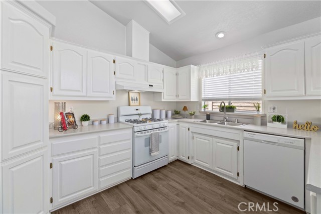 27823 Sunrise Ln, Canyon Country CA: https://media.crmls.org/medias/bdc64c5e-13d3-4f5a-a714-4b8ba4306ba3.jpg