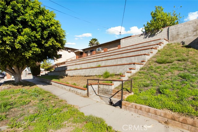 8216 Glencrest, Sun Valley CA: https://media.crmls.org/medias/bdc6d58f-1be9-4919-acda-e99044a23e5c.jpg