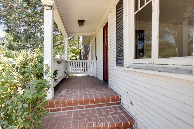 1206 N Keystone, Burbank CA: https://media.crmls.org/medias/bdc712e7-73fb-49e4-abd6-c9cba4a25b5f.jpg