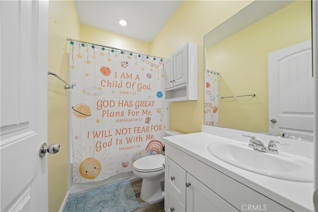 https://media.crmls.org/medias/bdc72bca-e08f-4759-abd8-b3b3383cd87b.jpg?preset=X-Large