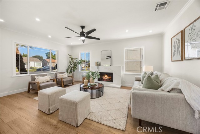 Detail Gallery Image 4 of 31 For 12306 Julius Ave, Downey,  CA 90242 - 4 Beds | 3 Baths