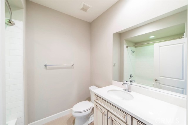 126 Long Fence, Irvine CA: https://media.crmls.org/medias/bdc87cb6-30d9-4383-9db7-f618694f56c1.jpg
