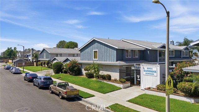 Detail Gallery Image 2 of 44 For 8901 Serapis #24,  Downey,  CA 90240 - 3 Beds | 3 Baths