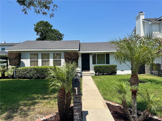 Detail Gallery Image 1 of 9 For 422 E 18th St, Costa Mesa,  CA 92627 - 4 Beds | 2 Baths