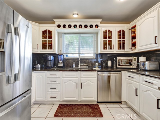 Detail Gallery Image 10 of 32 For 812 W Athens, Los Angeles,  CA 90044 - 4 Beds | 3 Baths