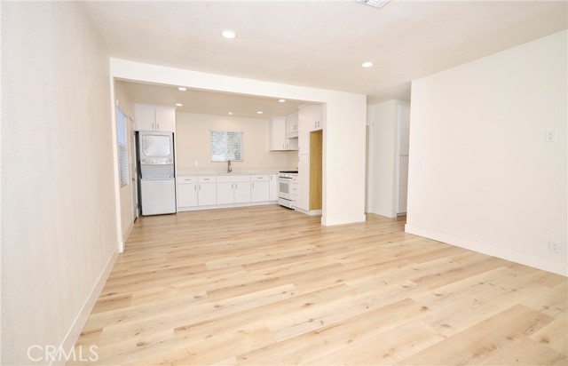 6001 De La Vista, Jurupa Valley CA: https://media.crmls.org/medias/bdcab285-1e84-4f33-8020-2a97071c3323.jpg