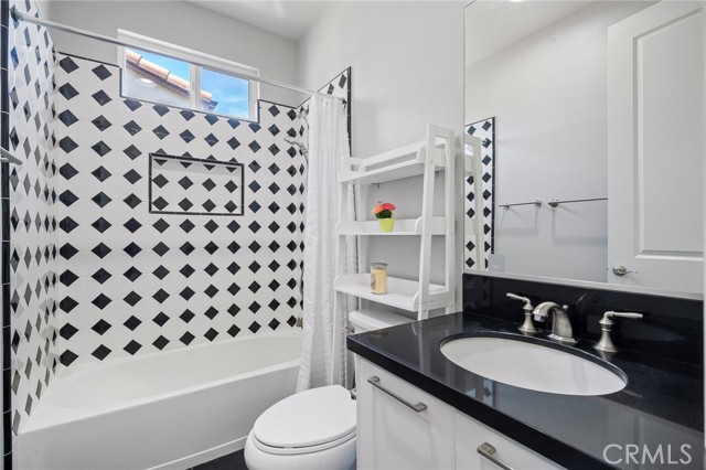 18 Goldenrod, Lake Forest CA: https://media.crmls.org/medias/bdcd5168-70e9-4523-b420-99b89d8d54ef.jpg