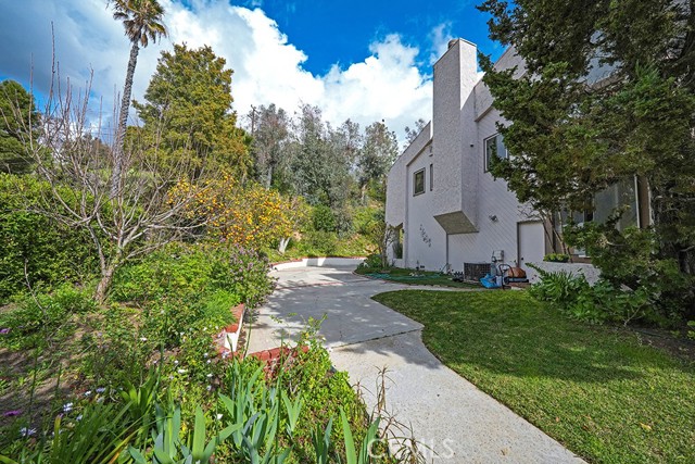 9752 Rangeview Drive, Santa Ana CA: https://media.crmls.org/medias/bdce8628-ae78-490d-8990-5ad83bd70d16.jpg