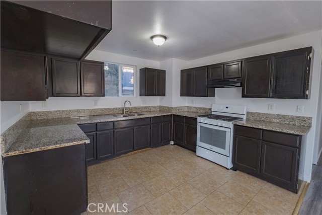 Detail Gallery Image 9 of 37 For 149 W Colden, Los Angeles,  CA 90003 - – Beds | – Baths