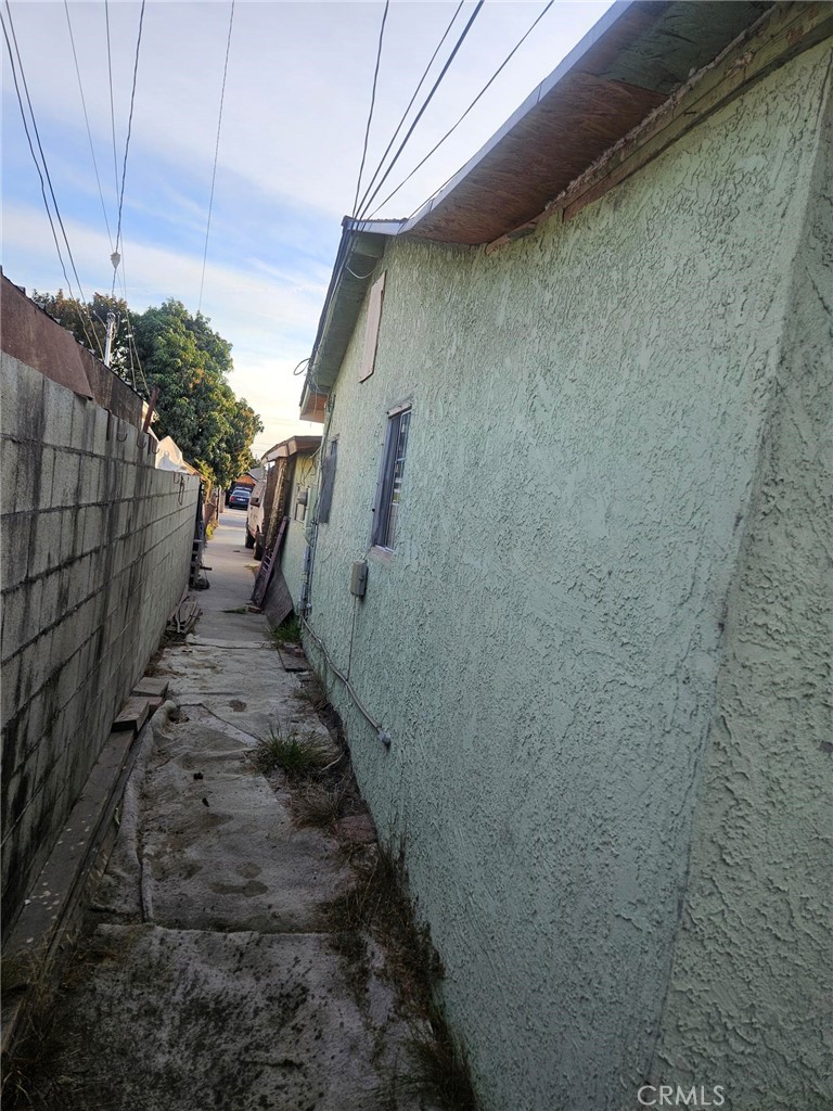 https://media.crmls.org/medias/bdd04c72-a4df-4a34-b845-ea4c56e77c81.jpg?preset=X-Large