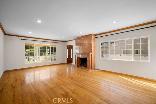 2225 East Glenoaks Boulevard photo 7