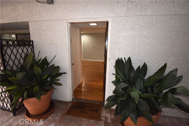 Detail Gallery Image 7 of 38 For 4950 Louise Ave #103,  Encino,  CA 91316 - 2 Beds | 2 Baths