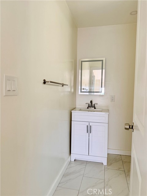 Detail Gallery Image 5 of 30 For 1316 N Hollywood Way, Burbank,  CA 91505 - 2 Beds | 1 Baths