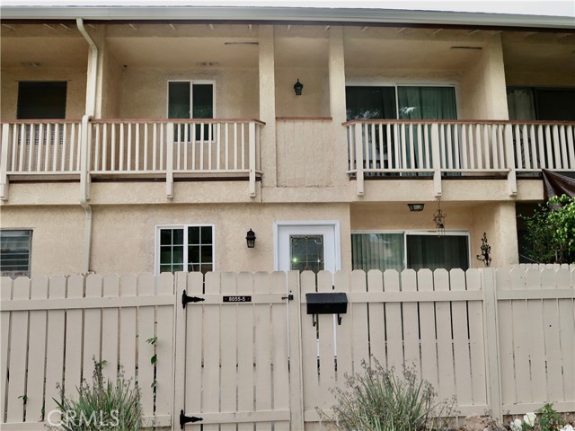 Detail Gallery Image 34 of 37 For 8055 Canby Ave #5,  Reseda,  CA 91335 - 3 Beds | 2/1 Baths