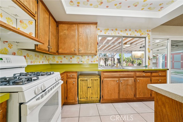 Detail Gallery Image 9 of 37 For 571 Oriole, Corona,  CA 92879 - 4 Beds | 2 Baths