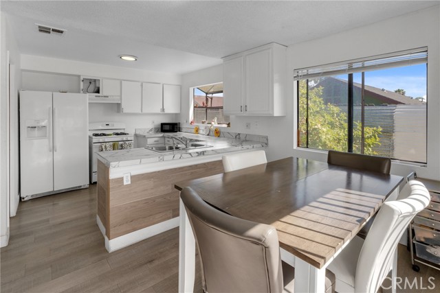 Detail Gallery Image 13 of 36 For 15510 Rose, Lake Elsinore,  CA 92530 - 3 Beds | 2 Baths