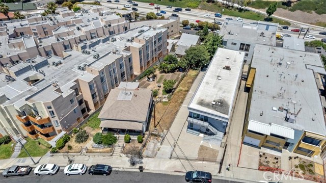 811 N Bunker Hill Avenue, Los Angeles CA: https://media.crmls.org/medias/bdd36c6d-503f-4a9d-aa35-0153fd1288a9.jpg