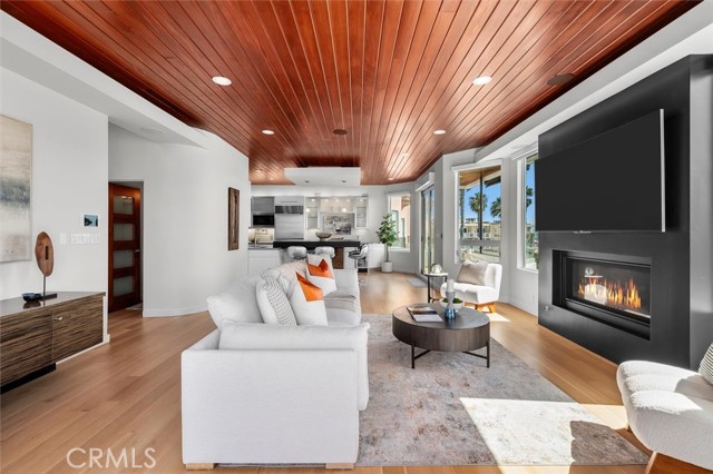 36 15th Street, Hermosa Beach CA: https://media.crmls.org/medias/bdd477df-3519-49ec-bd53-31dd760eb9f4.jpg
