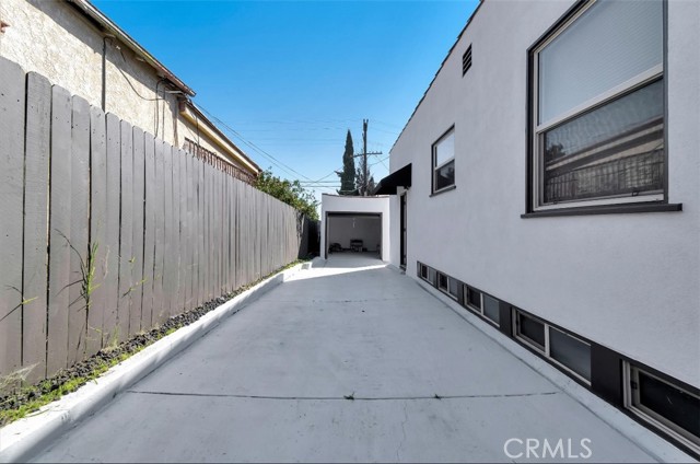 4034 W 63rd Street, Los Angeles CA: https://media.crmls.org/medias/bdd492dd-b1f1-459e-99a5-5c68f9ff2dc7.jpg