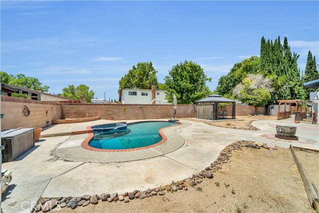 2528 Key Court, Lancaster CA: https://media.crmls.org/medias/bdd4f25f-48b1-49d6-b0da-609b4d1b8301.jpg
