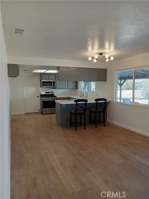 Detail Gallery Image 5 of 19 For 18102 Hinton St, Hesperia,  CA 92345 - 3 Beds | 2 Baths