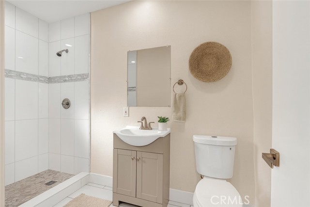 Detail Gallery Image 14 of 21 For 506 W Terrace Ave, Fresno,  CA 93705 - 4 Beds | 2/1 Baths