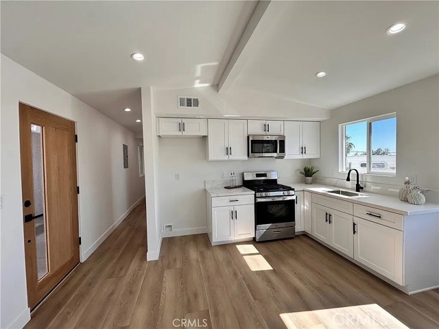 13186 Herron Street, Sylmar CA: https://media.crmls.org/medias/bdd63b22-0418-4835-96af-1ea04626d12d.jpg