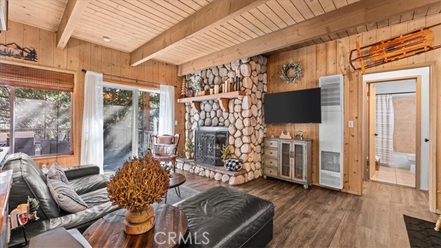 613 E Victoria Court, Lake Arrowhead, CA 92352