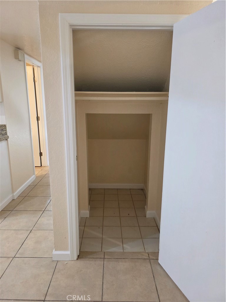 https://media.crmls.org/medias/bdd9016b-2894-4715-9fe9-ca124d4ea0d3.jpg?preset=X-Large