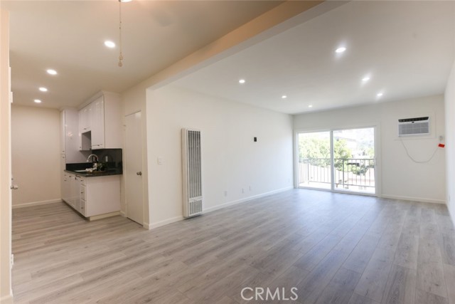 409 Burchett Street, Glendale CA: https://media.crmls.org/medias/bdd93a68-16bb-4ab5-9837-3370fe533957.jpg