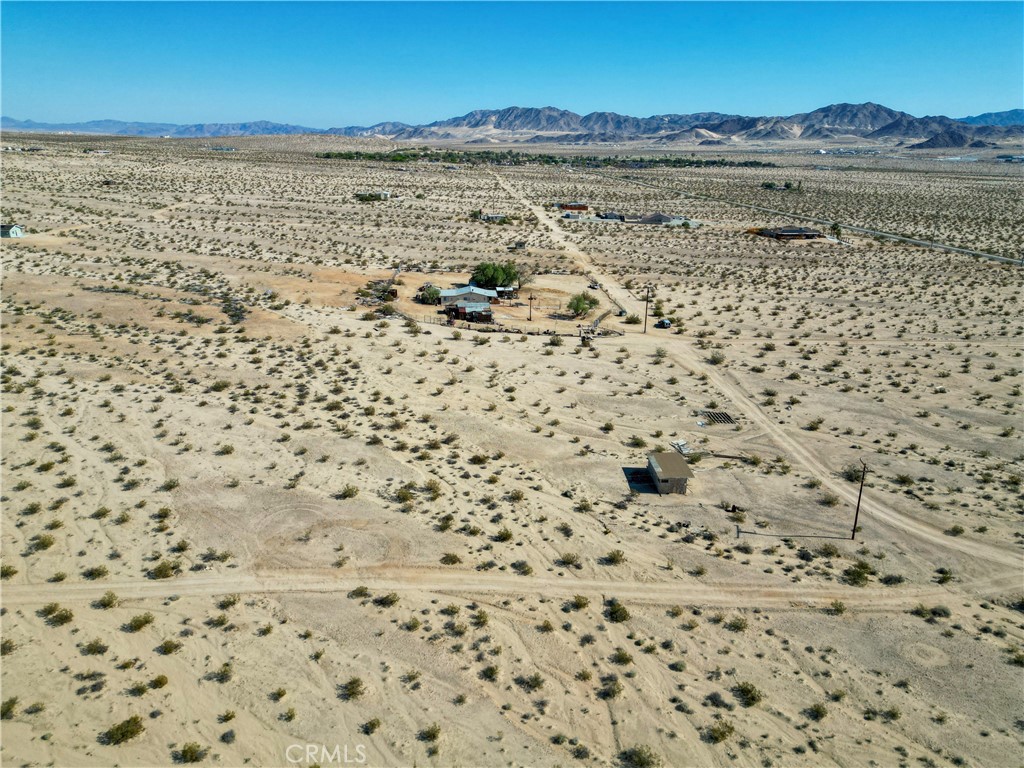 https://media.crmls.org/medias/bdd966eb-3ea2-429b-893b-8ba21b4977f1.jpg?preset=X-Large