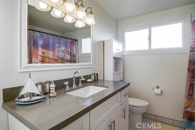 Detail Gallery Image 8 of 19 For 231 Longfellow Ave, Hermosa Beach,  CA 90254 - 4 Beds | 2 Baths