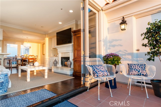 712 Manhattan Beach Boulevard, Manhattan Beach, California 90266, 3 Bedrooms Bedrooms, ,3 BathroomsBathrooms,Residential,Sold,Manhattan Beach,SB17051799