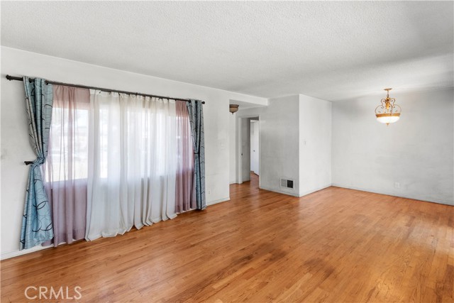 13303 Judah Avenue, Hawthorne CA: https://media.crmls.org/medias/bddb3d11-db6f-433c-9c04-db072bd9eeac.jpg