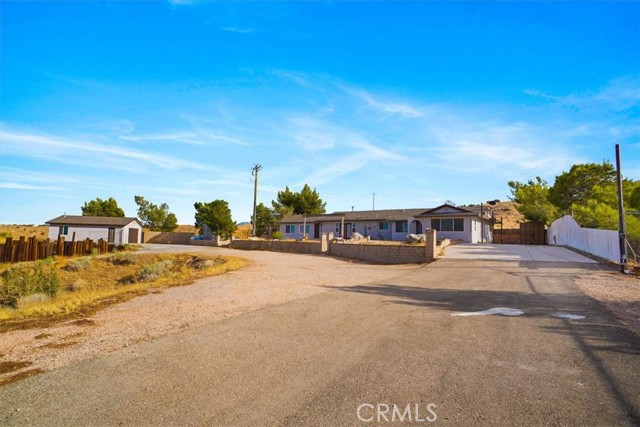 Detail Gallery Image 1 of 21 For 35225 Small Rd, Palmdale,  CA 93550 - 4 Beds | 2/1 Baths