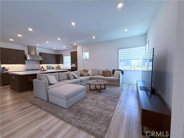 Detail Gallery Image 14 of 48 For 27508 Golden Currant Pl, Valencia,  CA 91381 - 5 Beds | 4/1 Baths