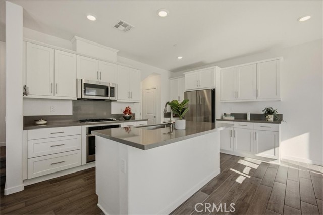 Detail Gallery Image 18 of 45 For 16281 Castello #1,  Fontana,  CA 92336 - 3 Beds | 2/1 Baths