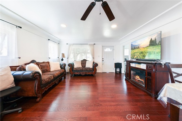 Detail Gallery Image 9 of 33 For 704 Kilson Dr, Santa Ana,  CA 92701 - 3 Beds | 1 Baths
