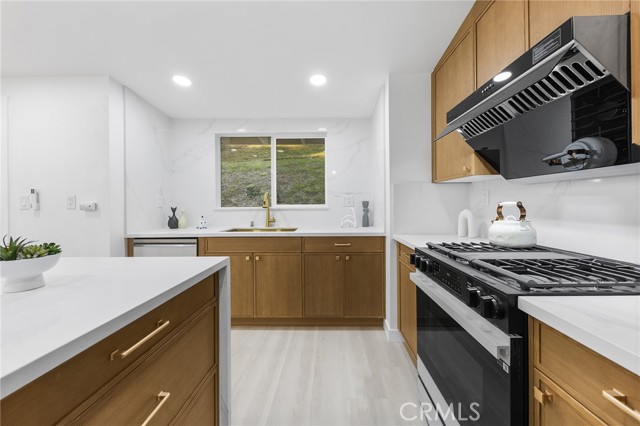 Detail Gallery Image 12 of 41 For 261 Zenith, La Puente,  CA 91744 - 3 Beds | 2 Baths