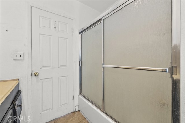 Detail Gallery Image 30 of 52 For 9757 White Oak, Northridge,  CA 91325 - 4 Beds | 3 Baths